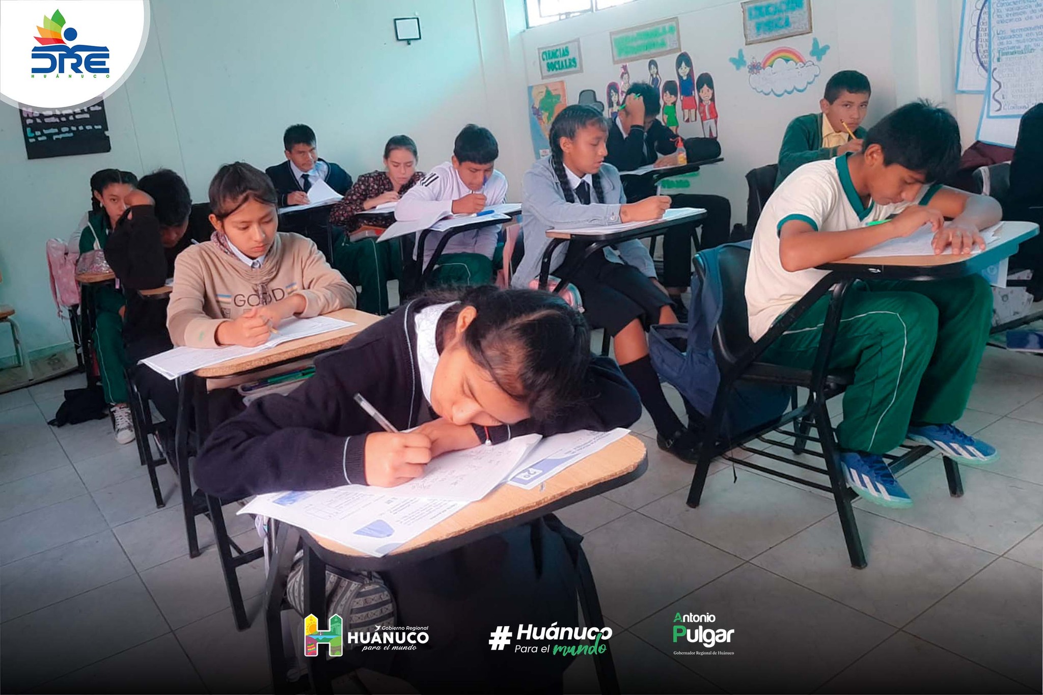 🔴📚En su segundo día de examen estudiantes de la Institución Educativa Micaela Bastidas del distrito de Churubamba en la provincia de Huánuco desarrollan con éxito la Evaluación Regional de Logros de Aprendizajes.