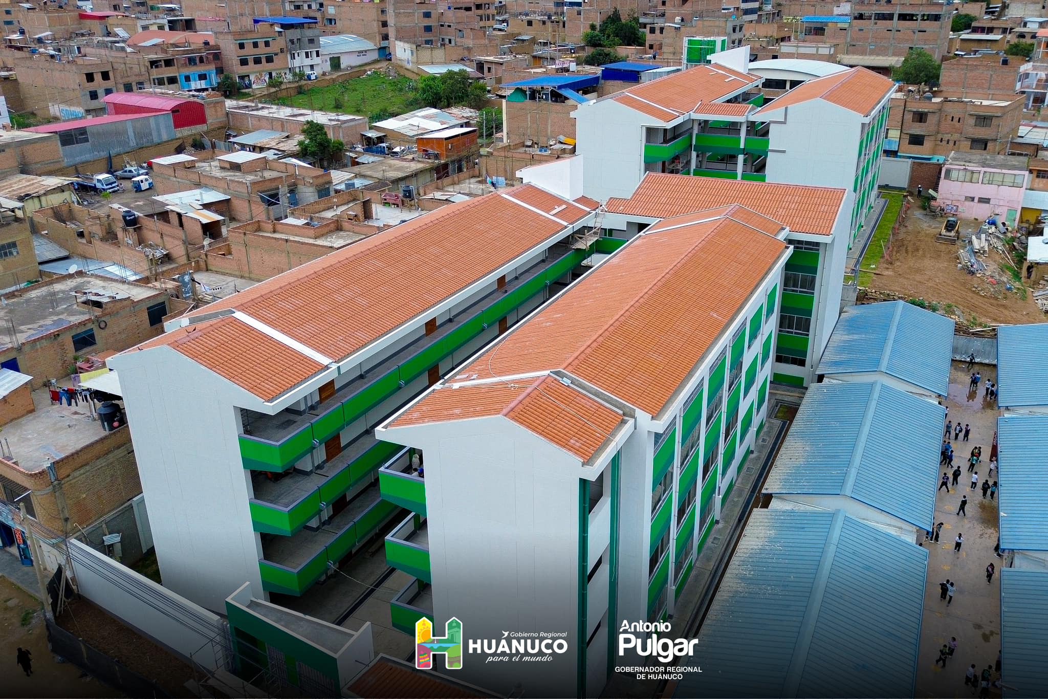 👷♂️ 𝐀𝐧𝐭𝐨𝐧𝐢𝐨 𝐏𝐮𝐥𝐠𝐚𝐫 𝐬𝐮𝐩𝐞𝐫𝐯𝐢𝐬𝐚 𝐚𝐯𝐚𝐧𝐜𝐞𝐬 𝐞𝐧 𝐥𝐚 𝐜𝐨𝐧𝐬𝐭𝐫𝐮𝐜𝐜𝐢ó𝐧 𝐝𝐞 𝐥𝐚 𝐈.𝐄. 𝐉𝐮𝐚𝐧 𝐕𝐞𝐥𝐚𝐬𝐜𝐨 𝐀𝐥𝐯𝐚𝐫𝐚𝐝𝐨 🏫