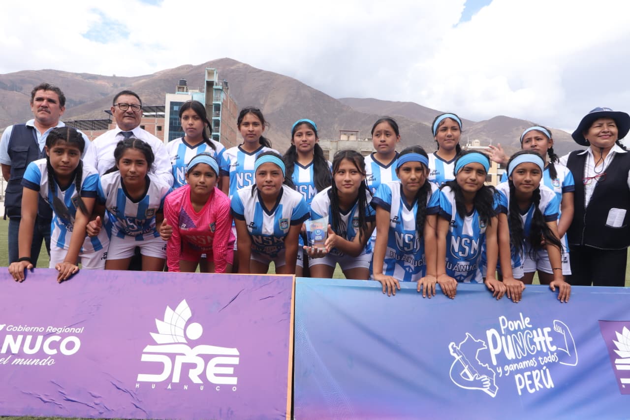 JUEGOS DEPORTIVOS PREMIA A LOS CAMPEONES DE FÚTBOL DAMAS Y HANDBALL EN AMBOS GÉNEROS