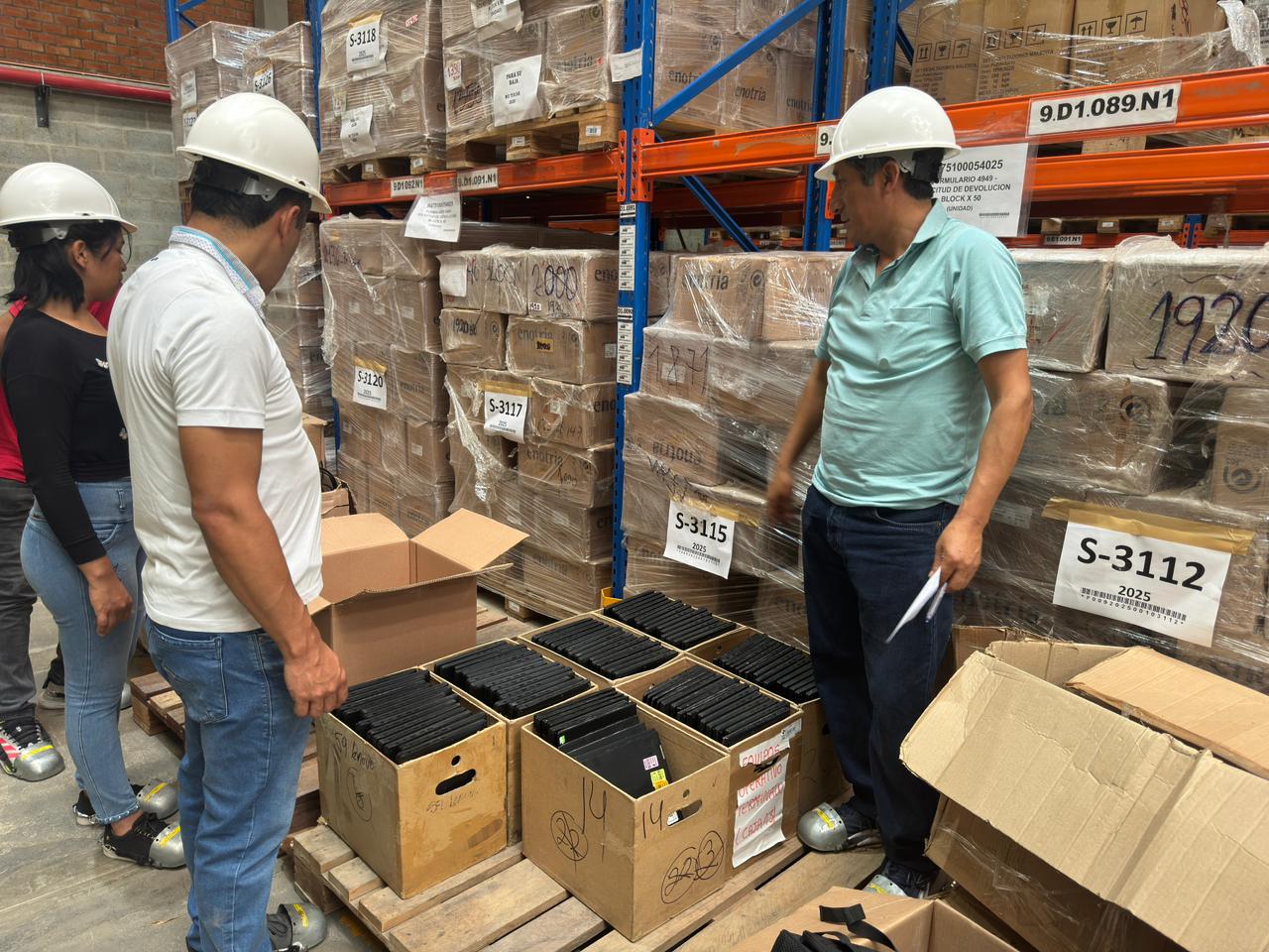 Gobierno Regional Huánuco donación de más de 500 equipos de cómputo para fortalecer la Dirección Regional de Educación