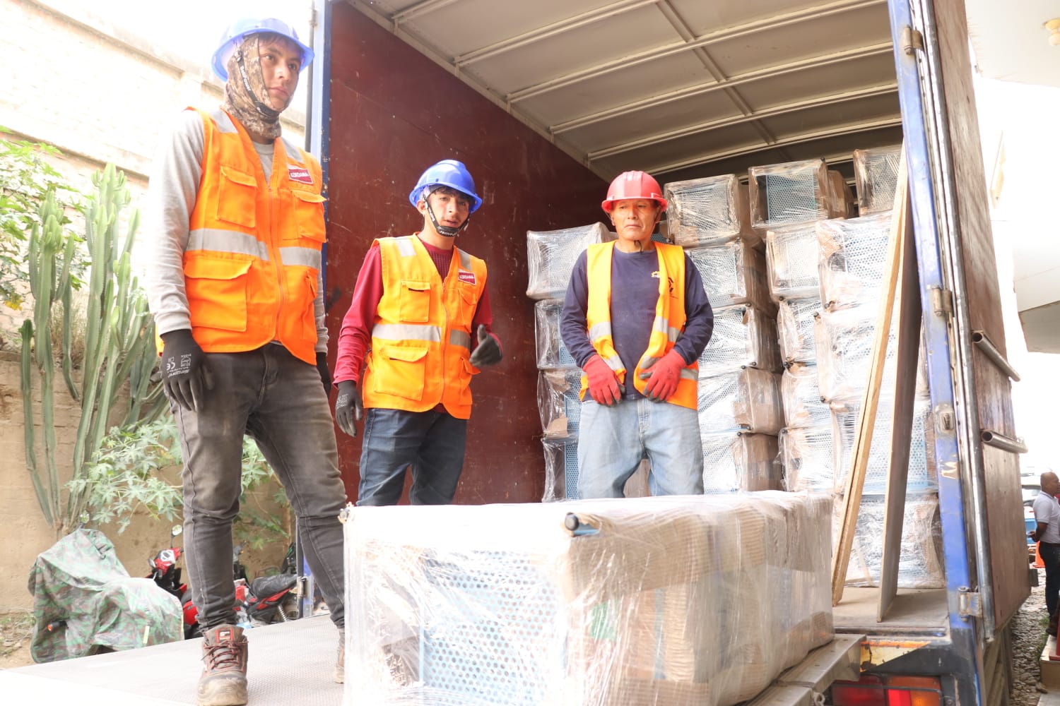 Gestión de Antonio Pulgar entrega 23 mil mobiliarios para colegios de Huánuco