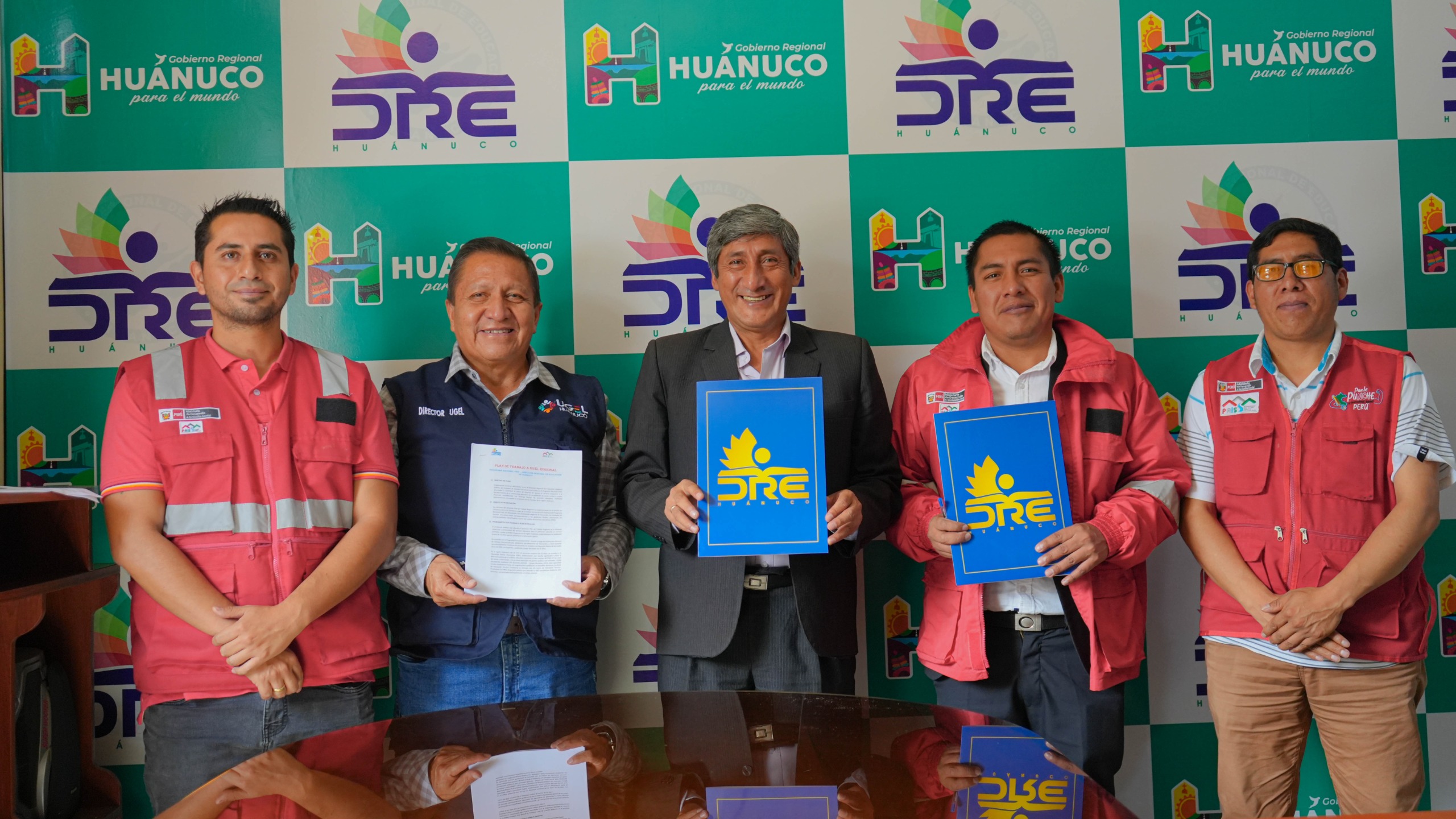 DRE HUÁNUCO Y PROGRAMA NACIONAL PAIS FIRMAN PLAN DE TRABAJO PARA CERRAR BRECHAS EDUCATIVAS EN ZONAS RURALES